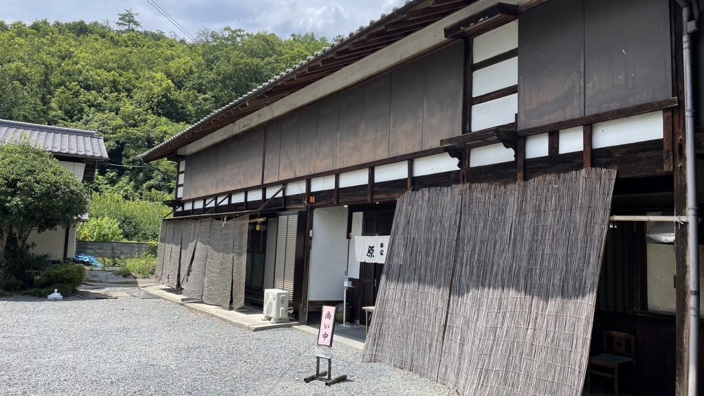 本家原の入り口を正面右から取った写真