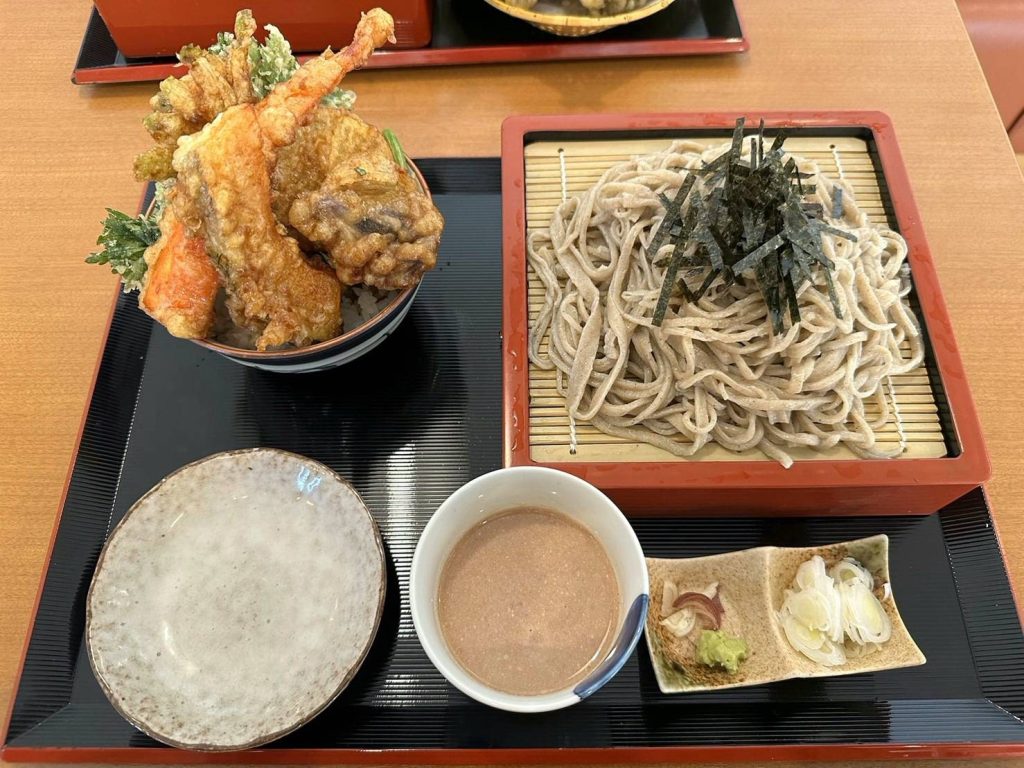 もみの木のくるみそばと天丼のセット