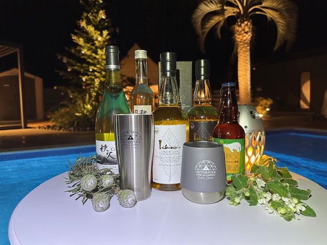 ＋RIVERPOOLの夜の風景をバックに撮った５種類のアルコール