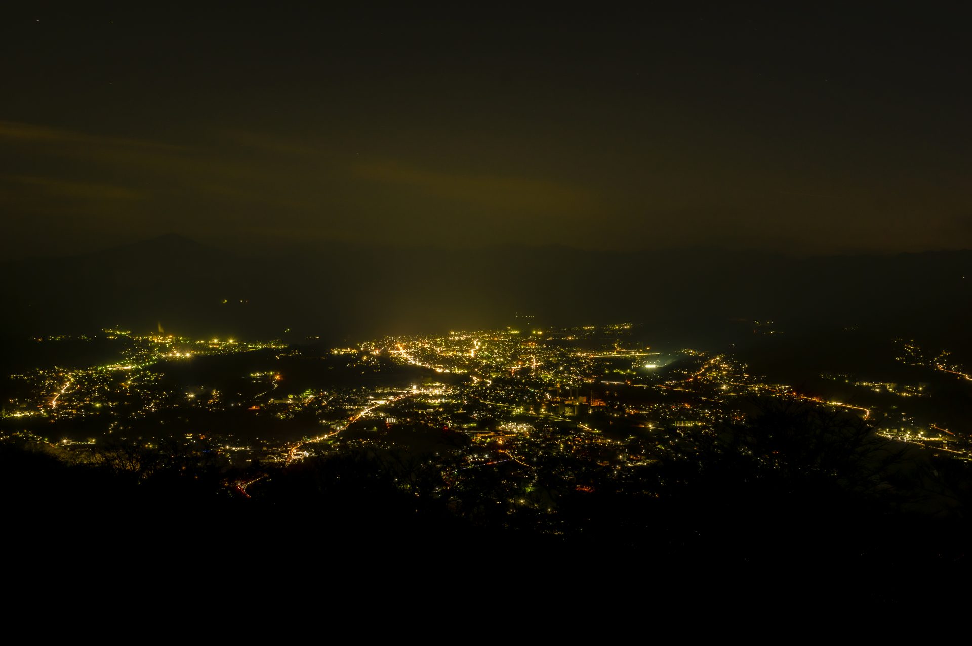 美の山頂上から見た夜景